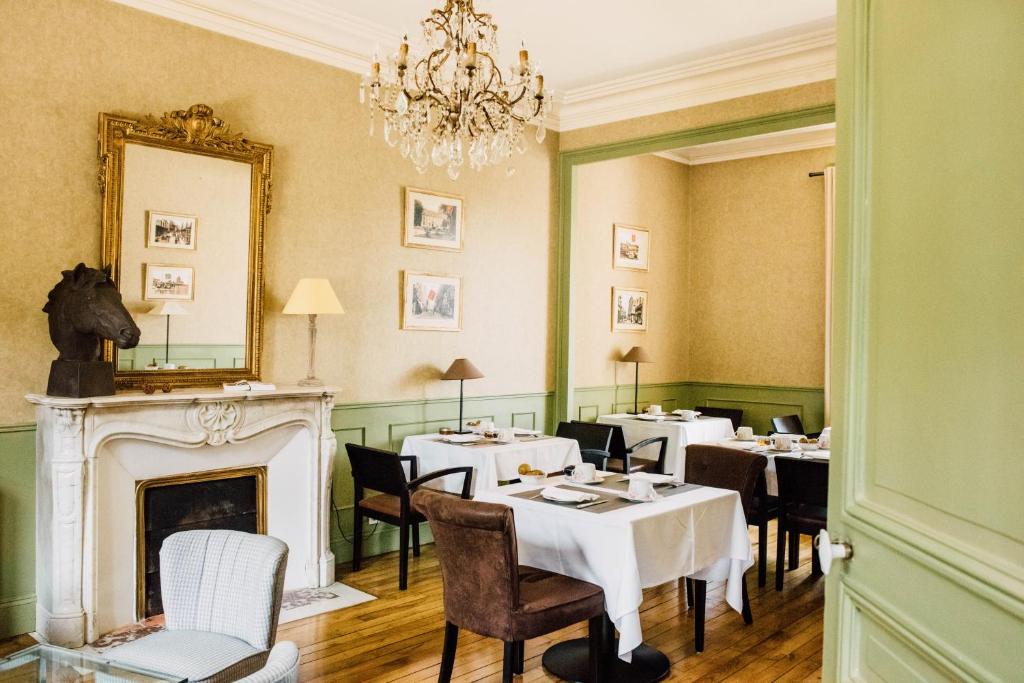 salle du petit déjeuner de l'Hôtel Ascott à Saint-Malo