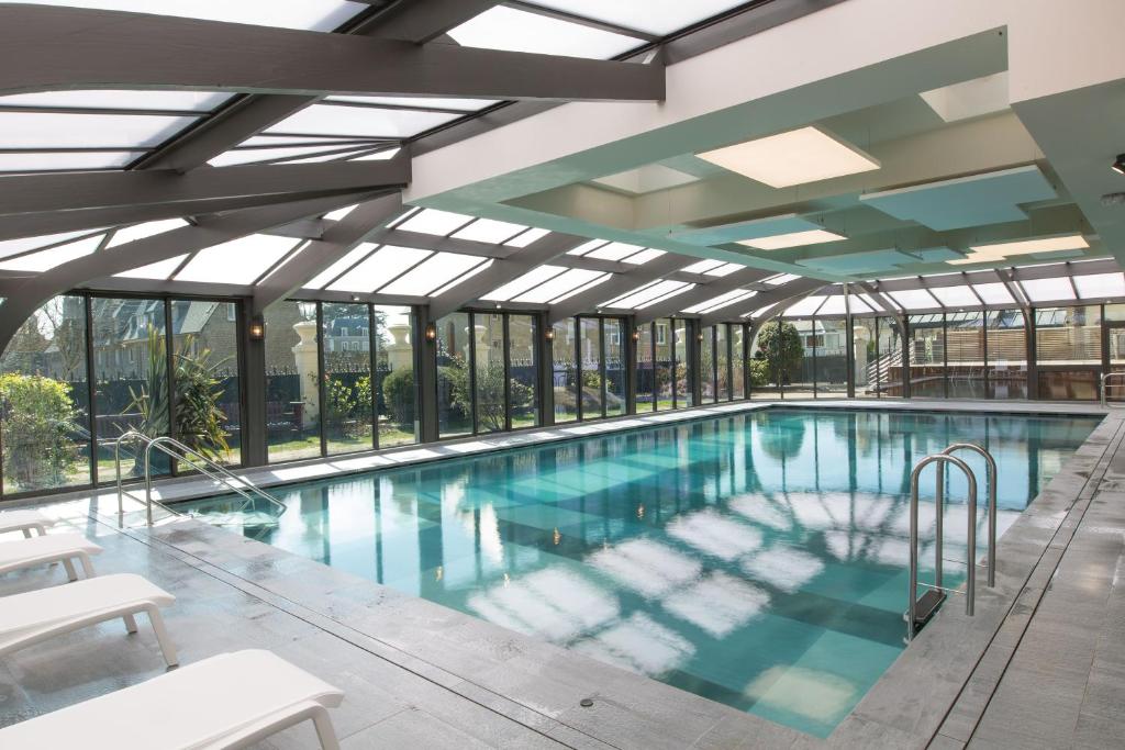 piscine du Grand Hôtel Des Thermes